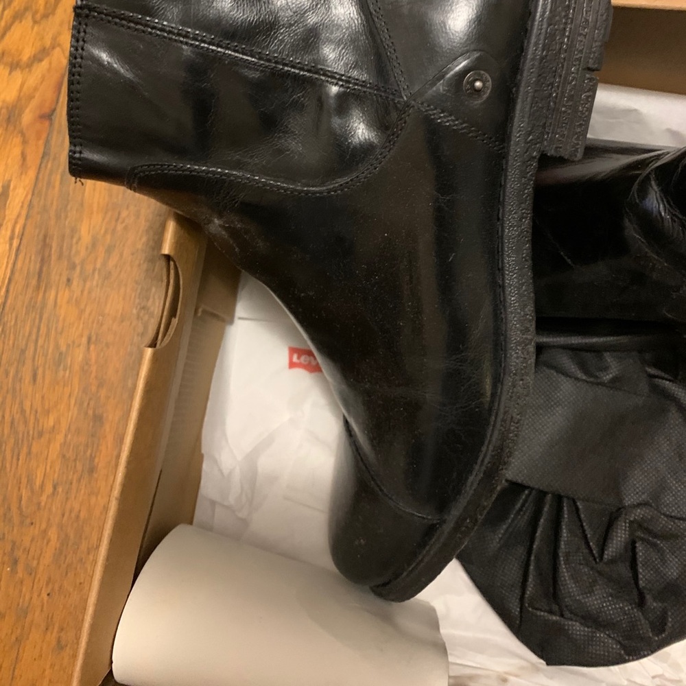 Black boot size 10 USA brand Levi’s